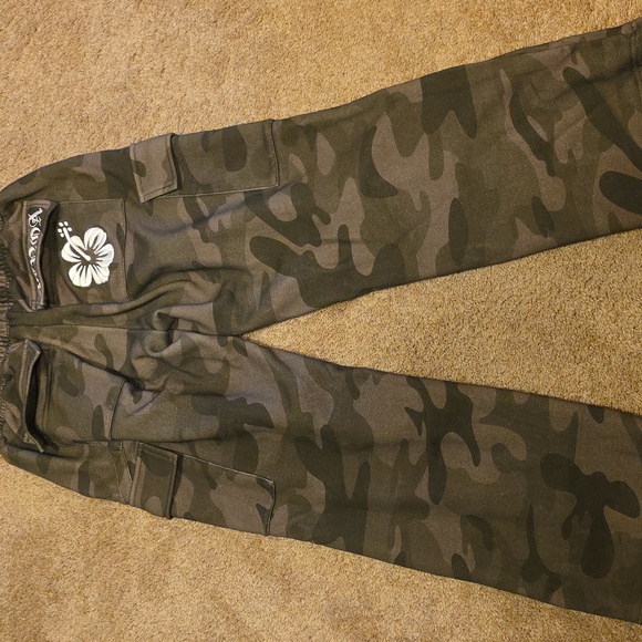 Benoa Sweats - Picture 3 of 5